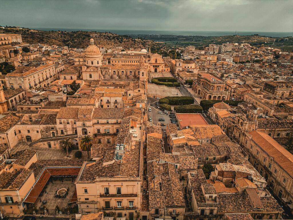 Luftaufnahme der barocken Altstadt von Noto, einer UNESCO-Welterbestätte in Sizilien