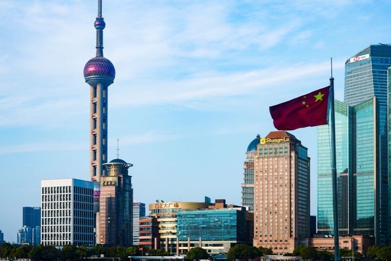 Shanghai Turm mit Skyline bei hellem Tageslicht