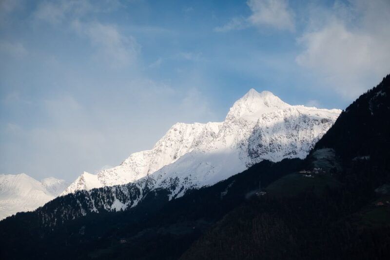Touristische Sehenswuerdigkeit in Kilimandscharo besteigen.